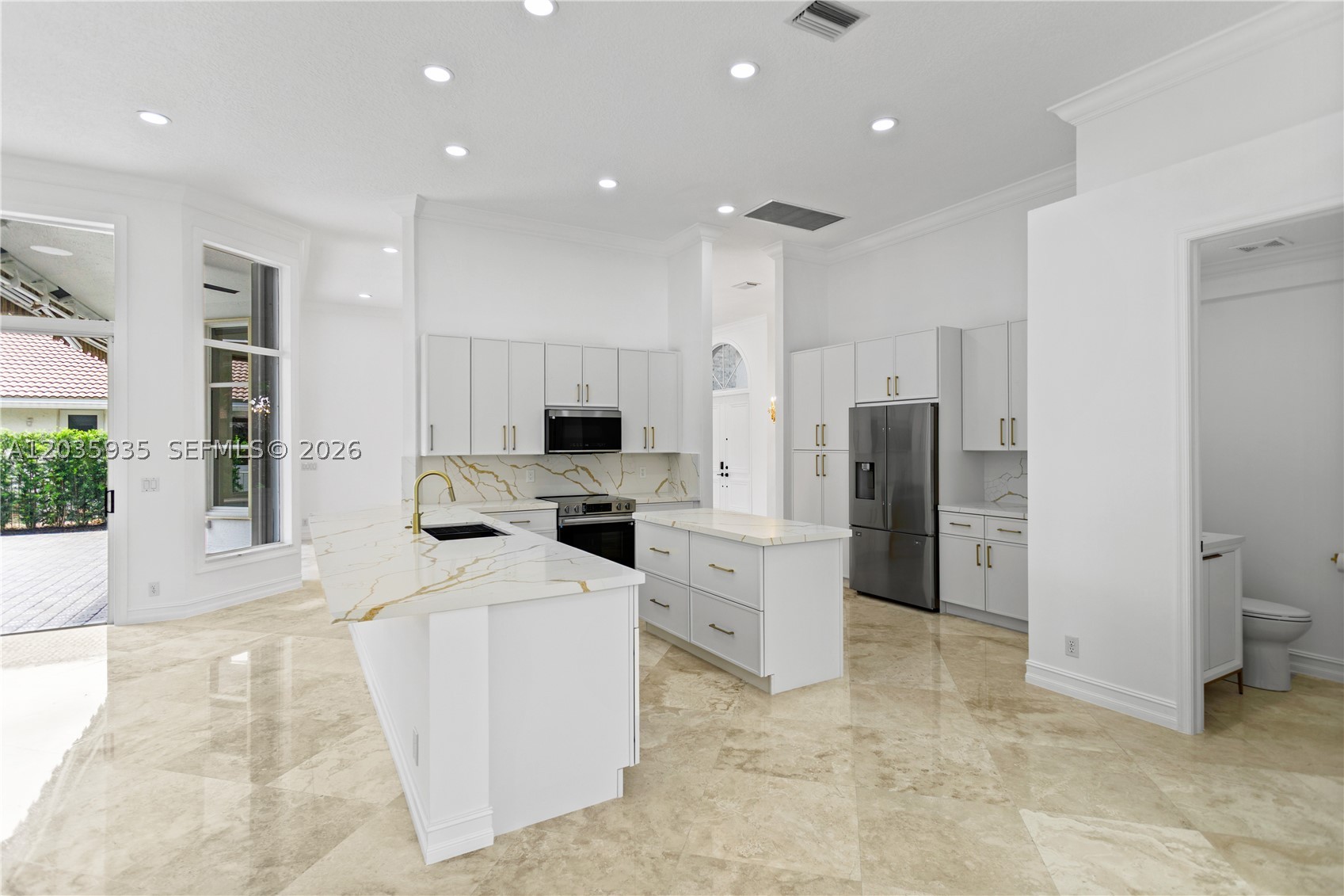 11021 Redhawk St, Plantation FL 33324