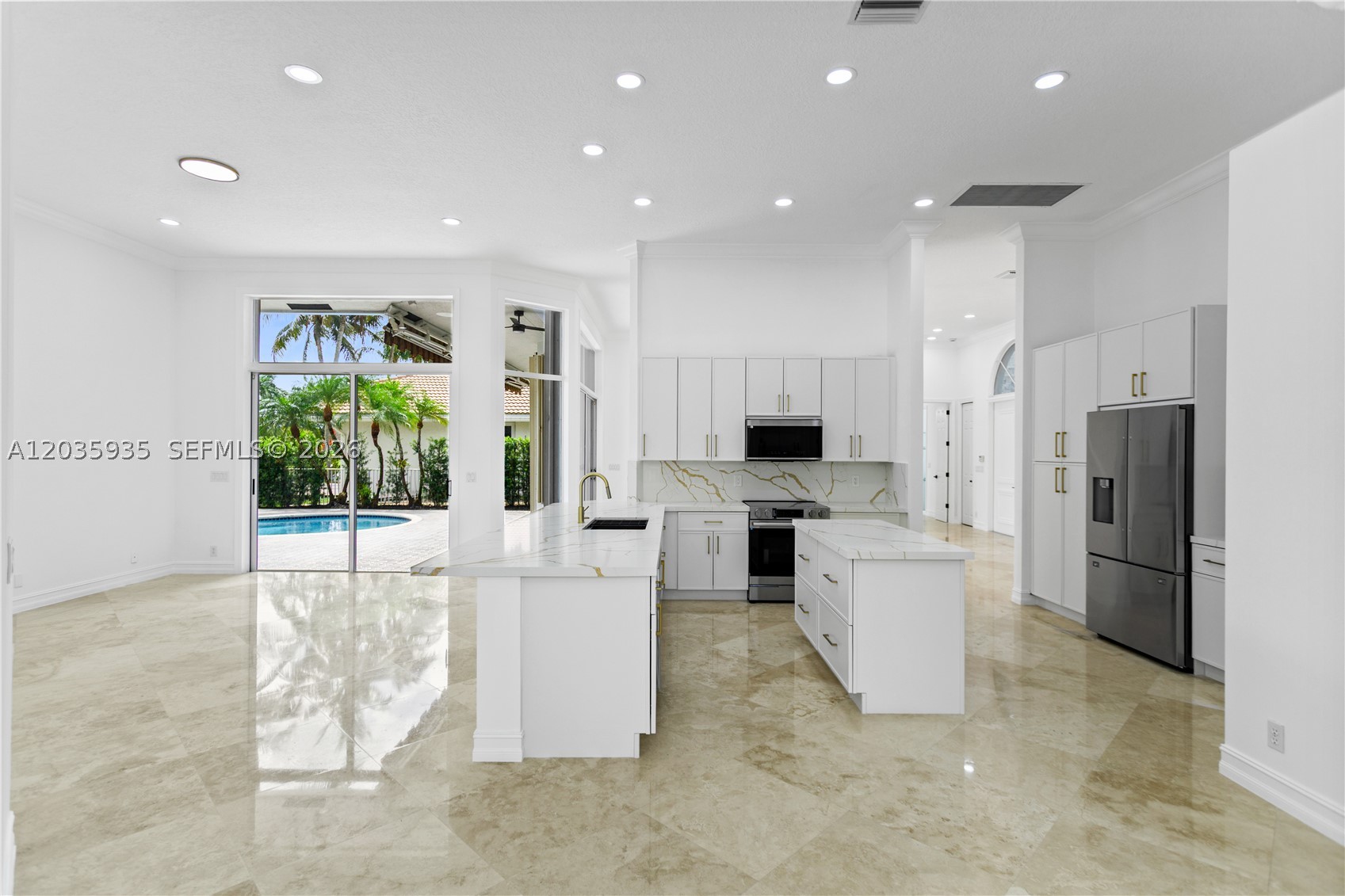 11021 Redhawk St, Plantation FL 33324