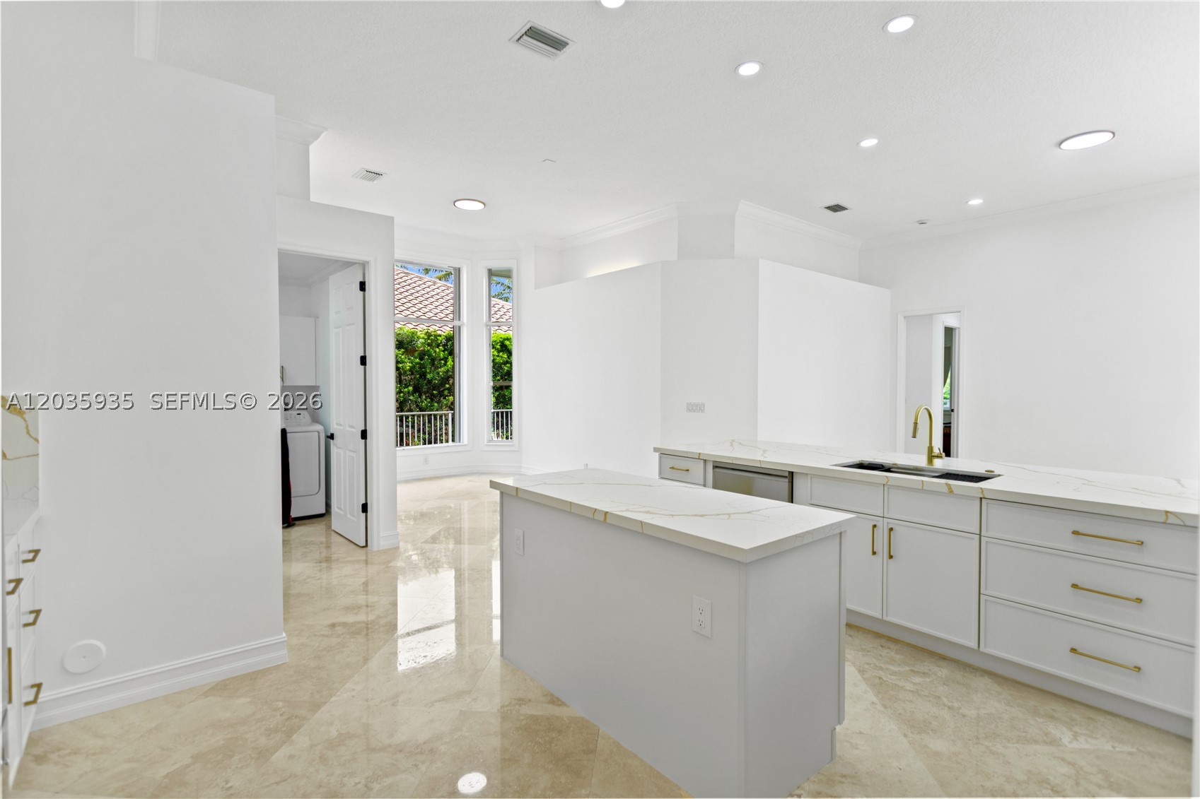 11021 Redhawk St, Plantation FL 33324