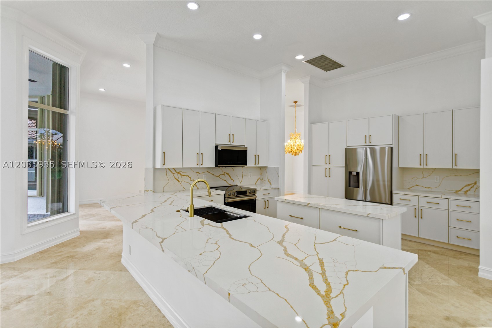 11021 Redhawk St, Plantation FL 33324
