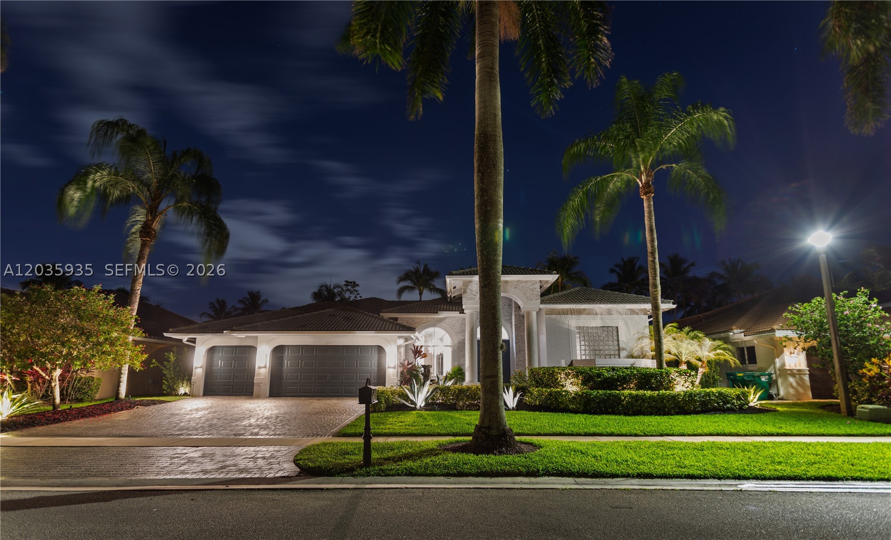 11021 Redhawk St, Plantation FL 33324