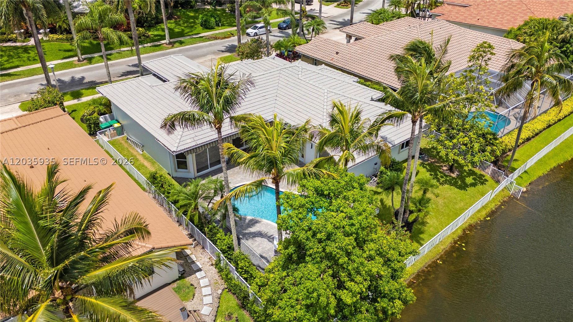 11021 Redhawk St, Plantation FL 33324