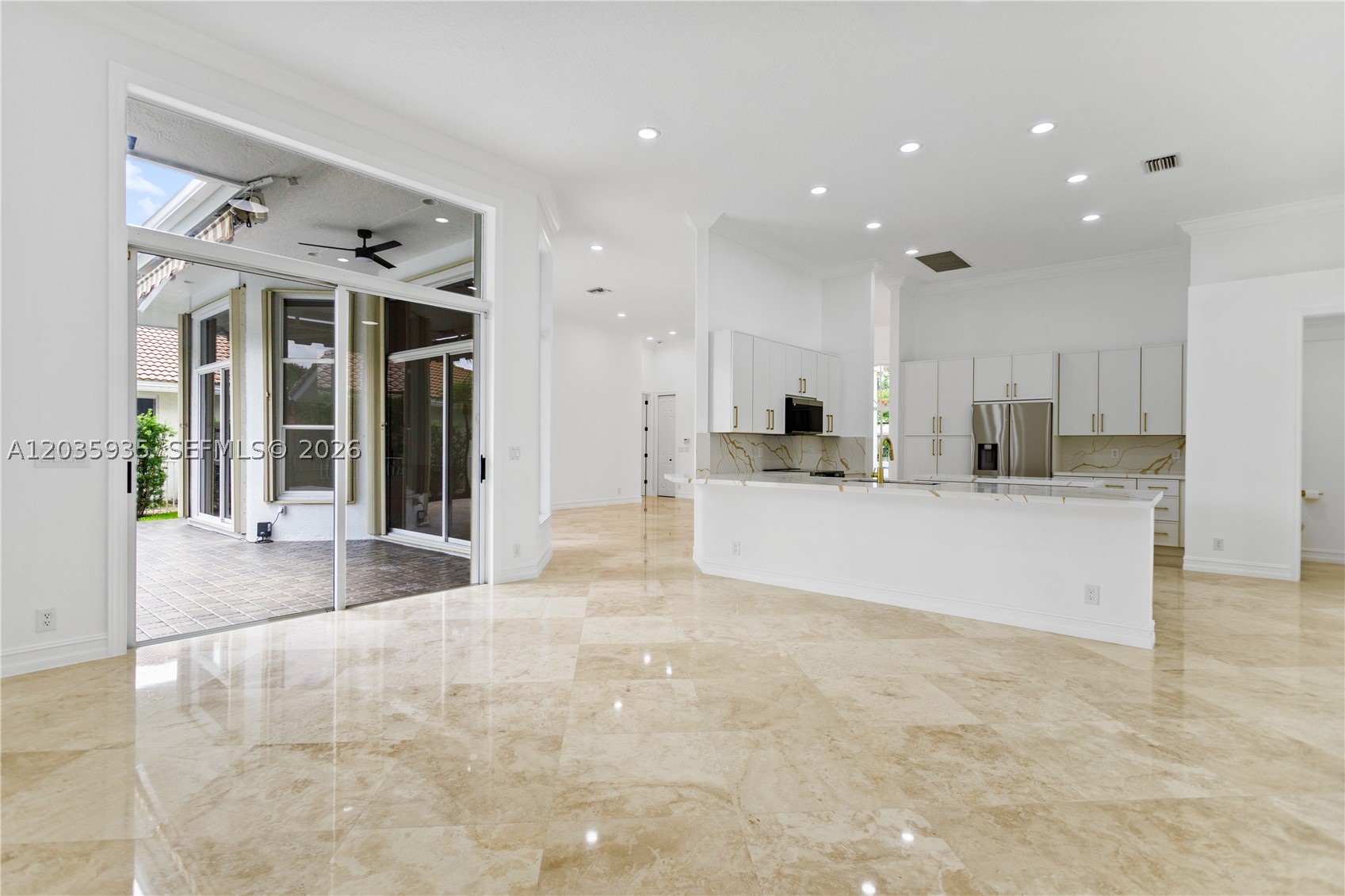 11021 Redhawk St, Plantation FL 33324