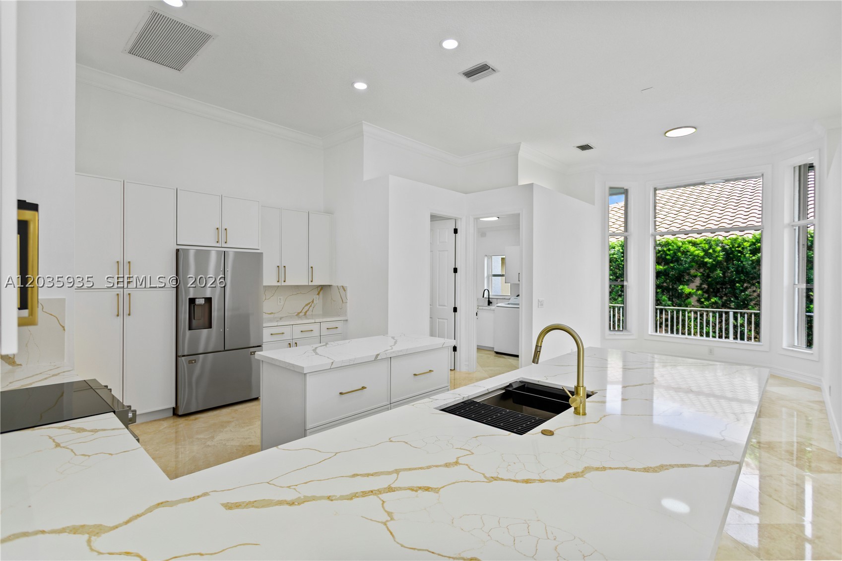 11021 Redhawk St, Plantation FL 33324