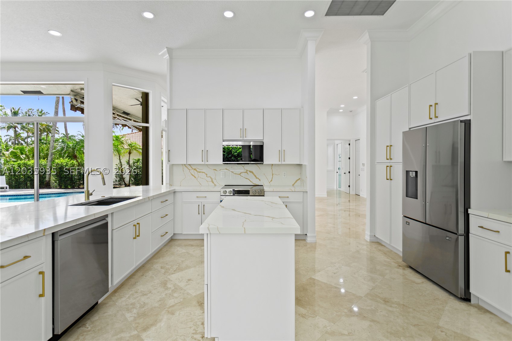11021 Redhawk St, Plantation FL 33324