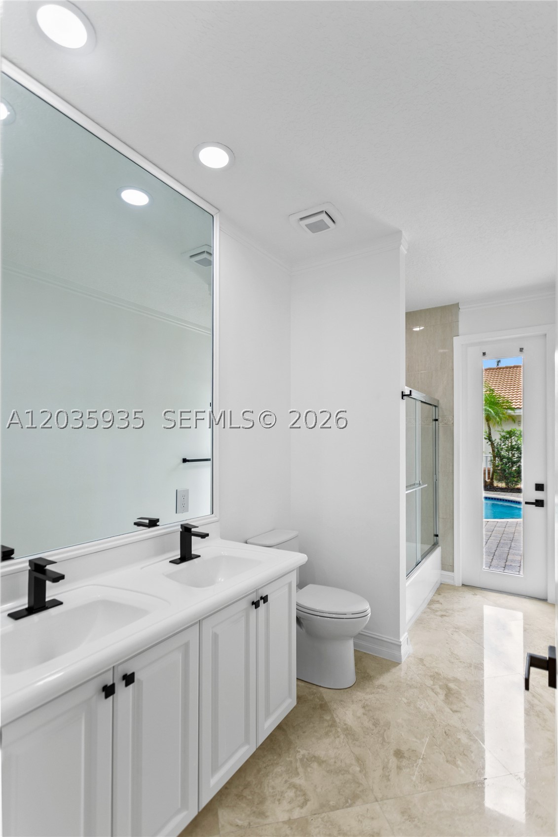 11021 Redhawk St, Plantation FL 33324
