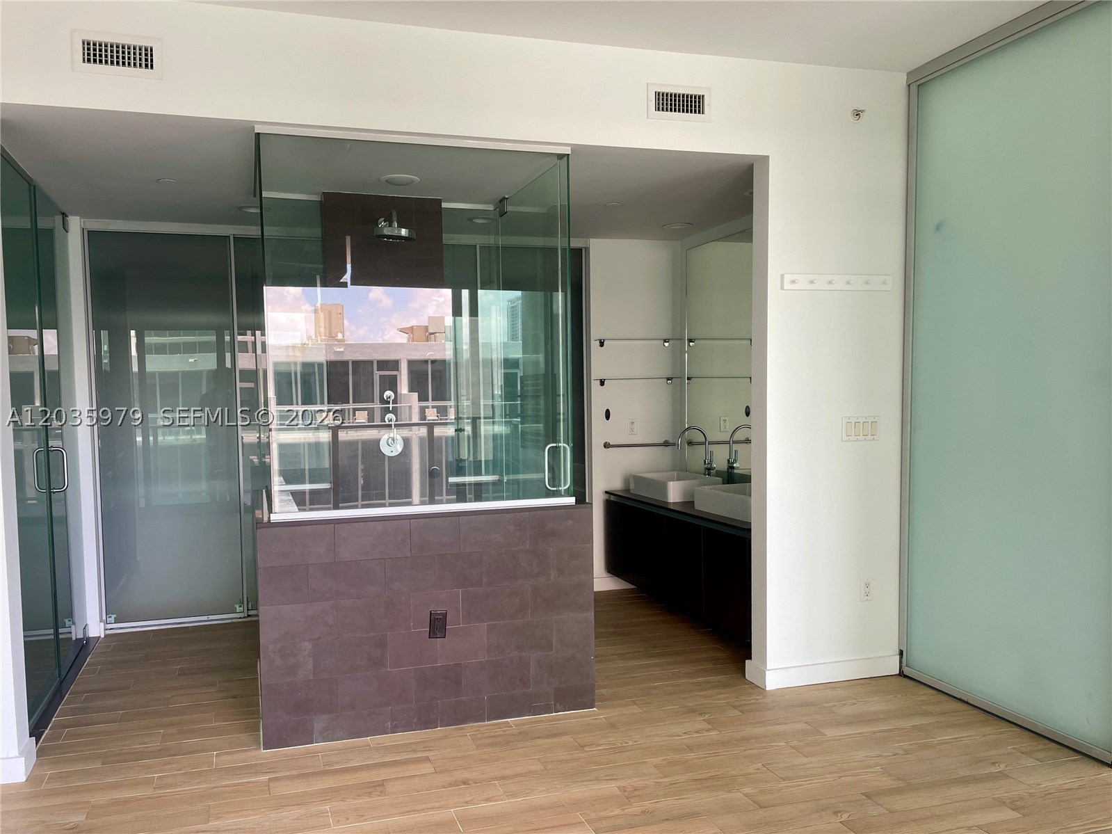 1040 Biscayne Blvd #1105, Miami FL 33132