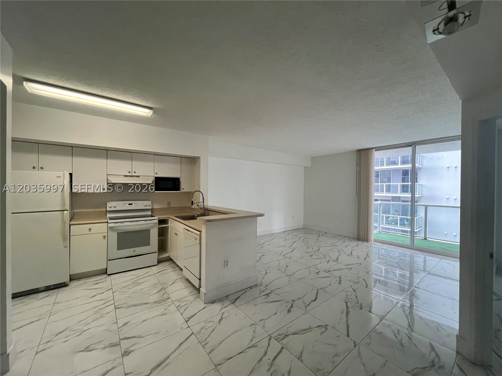 5085 NW 7th St #711, Miami FL 33126
