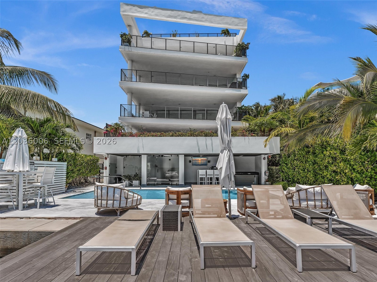 1930 Bay Dr #PH1, Miami Beach FL 33141