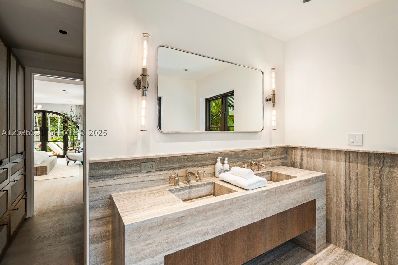 4727 N Bay Rd, Miami Beach FL 33140