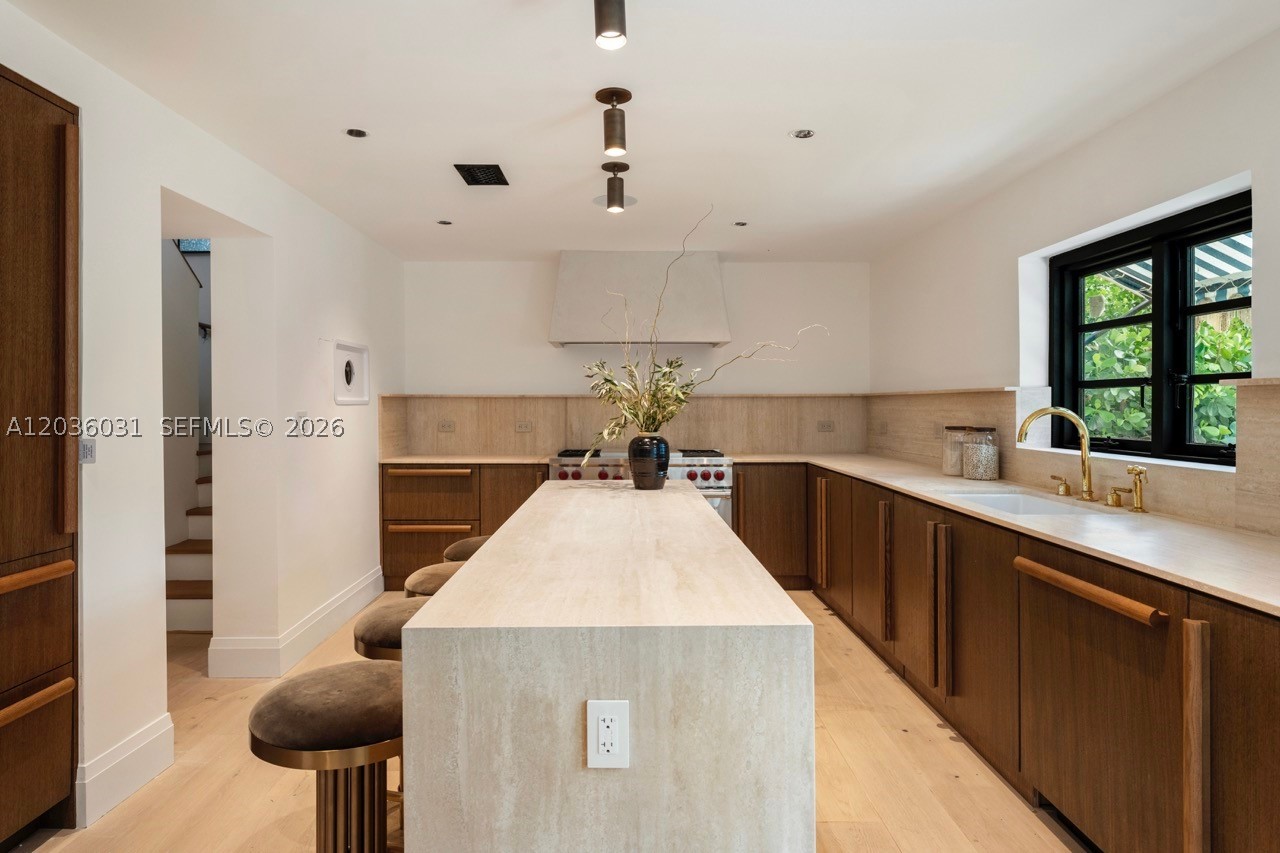 4727 N Bay Rd, Miami Beach FL 33140