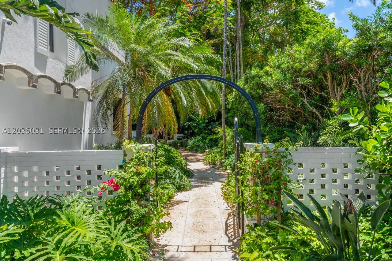4727 N Bay Rd, Miami Beach FL 33140