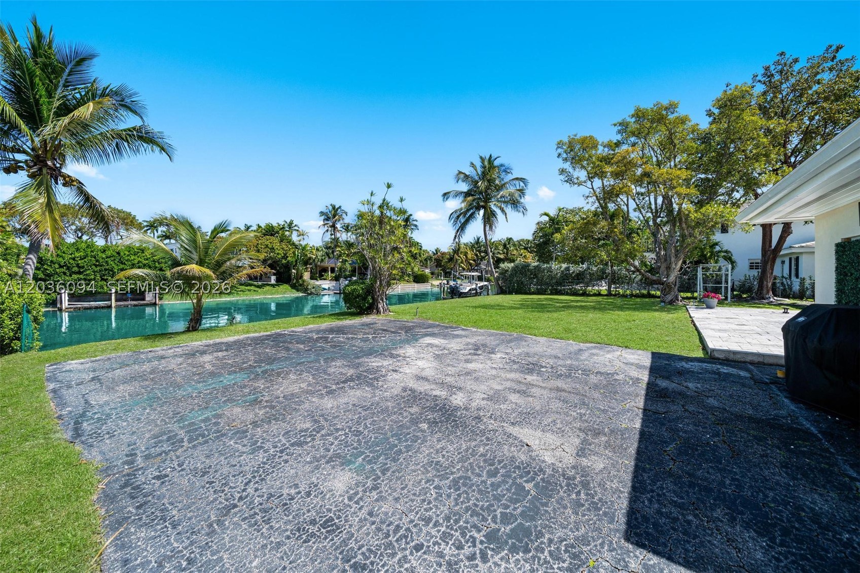 655 Buttonwood Ln, Miami FL 33137