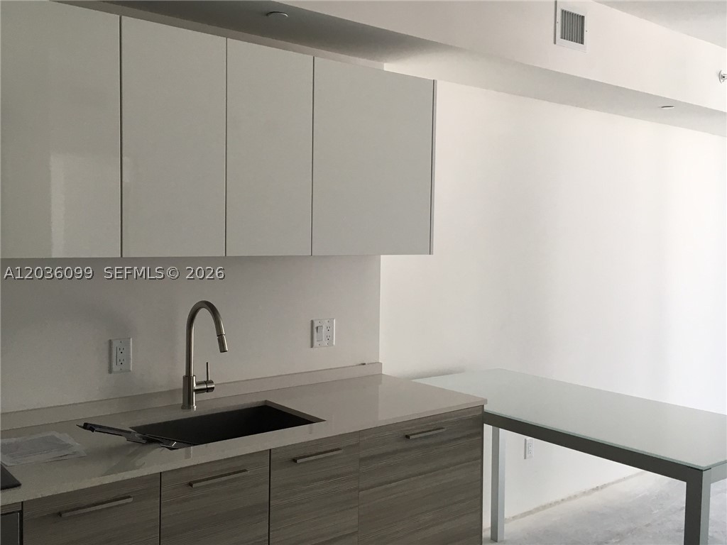1300 Brickell Bay Dr #710, Miami FL 33131