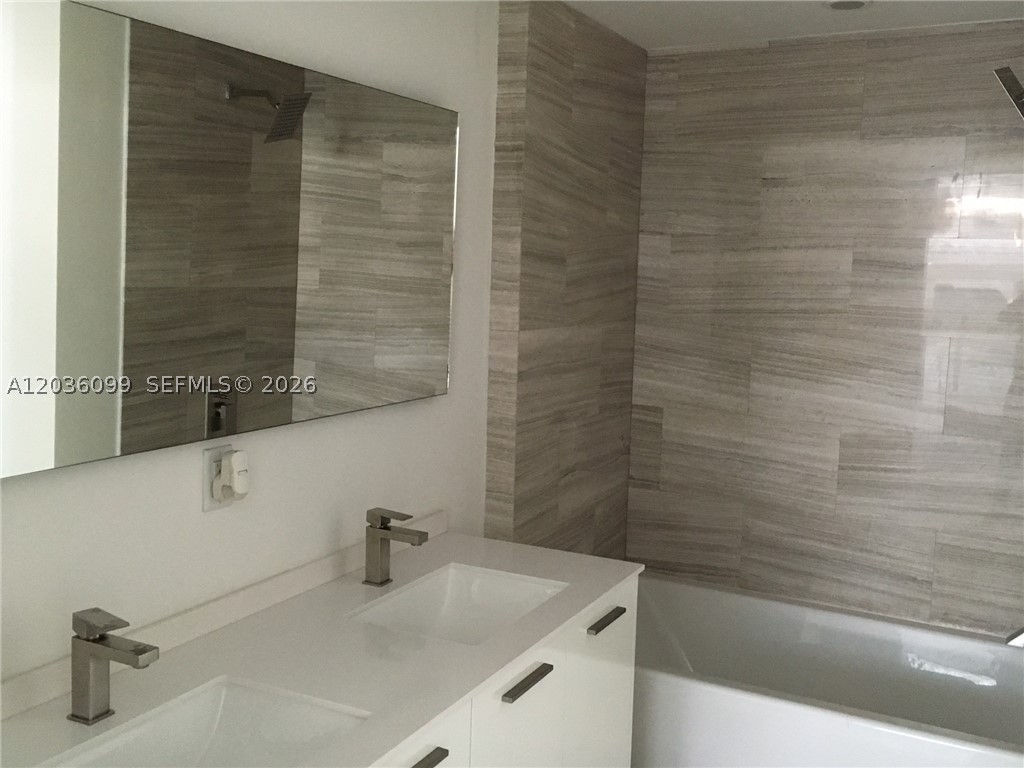 1300 Brickell Bay Dr #710, Miami FL 33131