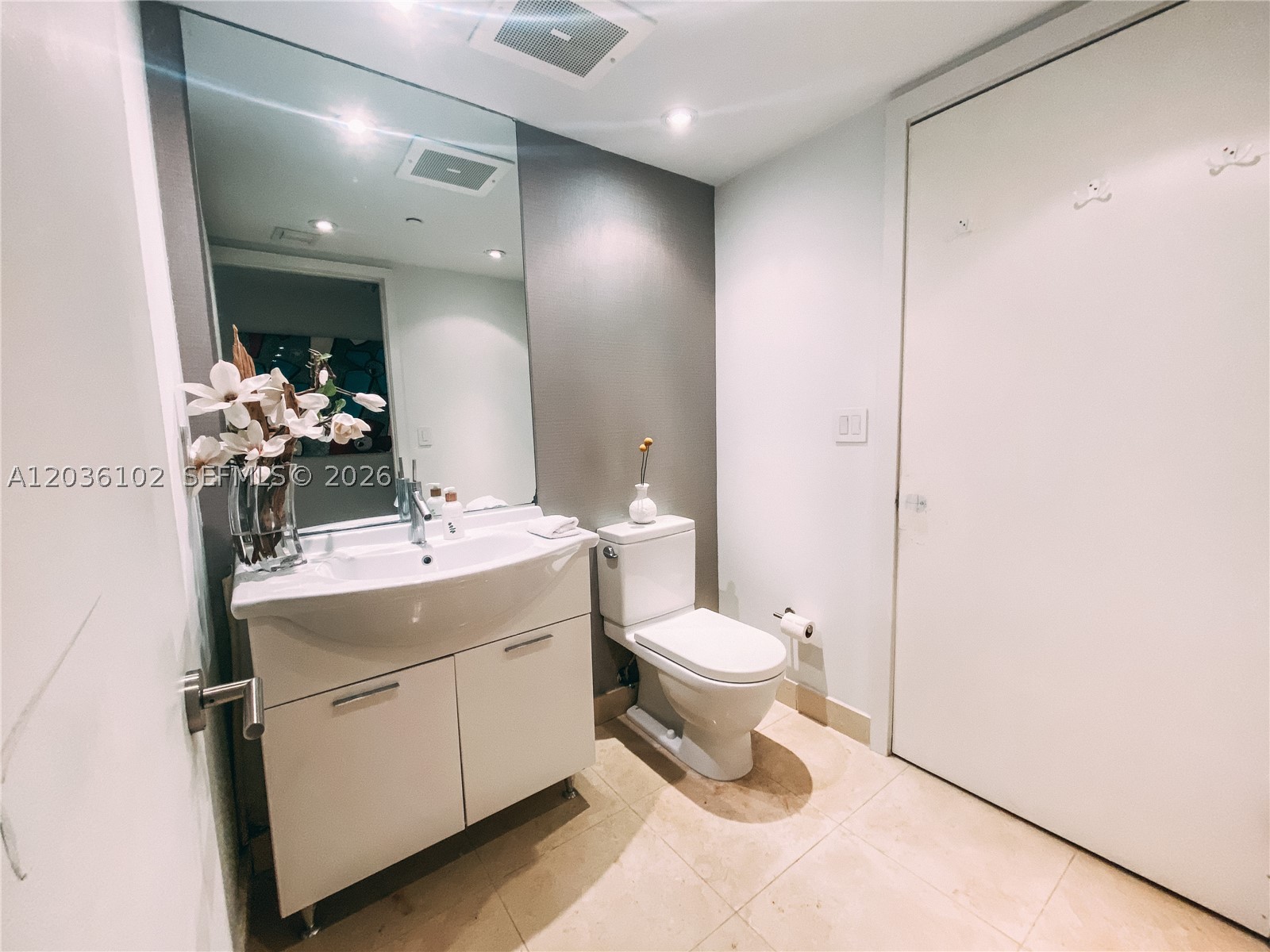 465 Brickell Ave #1101, Miami FL 33131