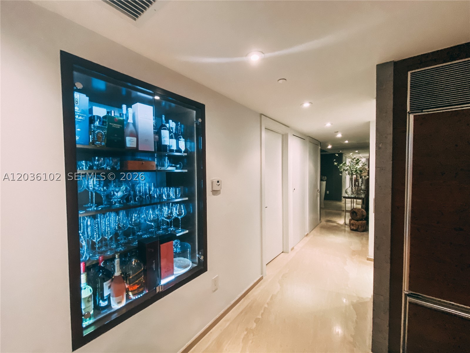 465 Brickell Ave #1101, Miami FL 33131