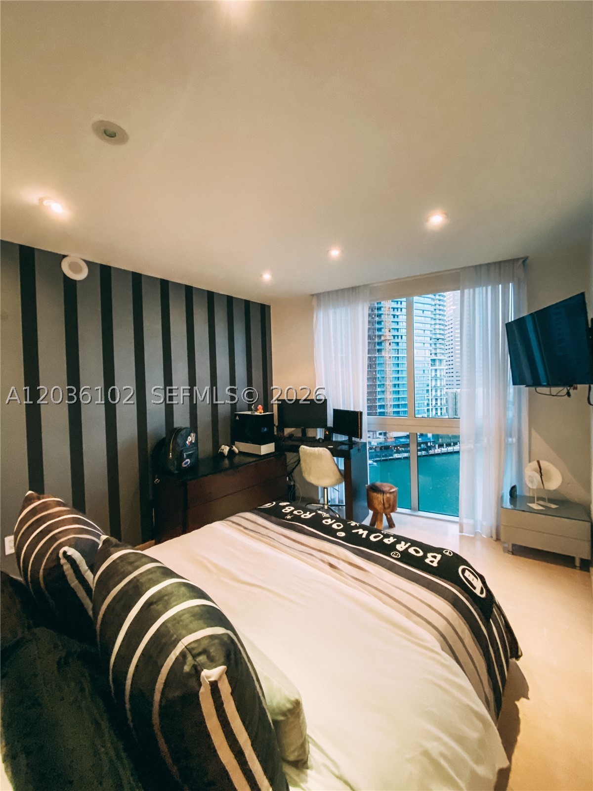 465 Brickell Ave #1101, Miami FL 33131