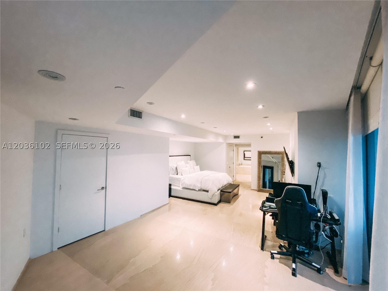 465 Brickell Ave #1101, Miami FL 33131