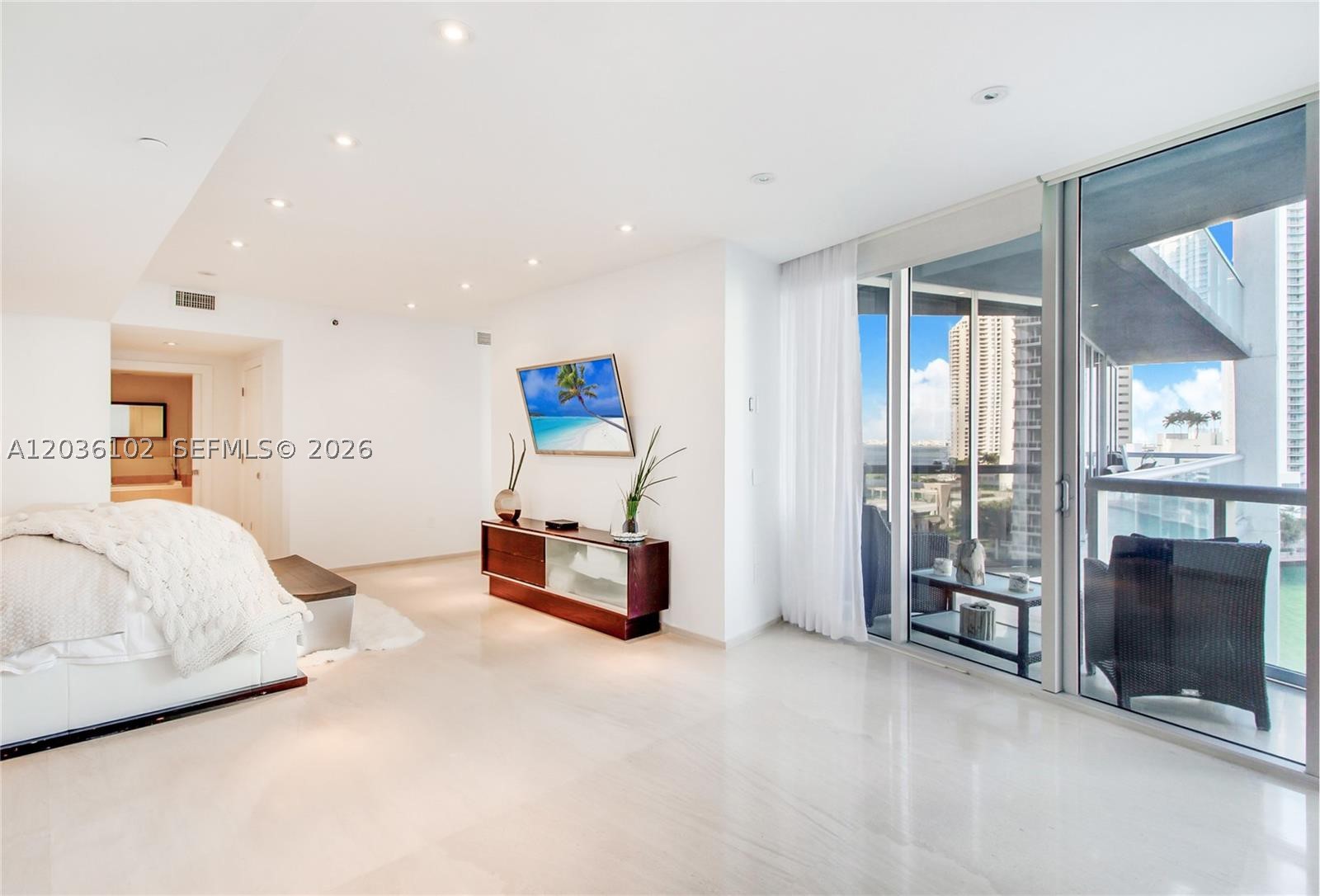 465 Brickell Ave #1101, Miami FL 33131
