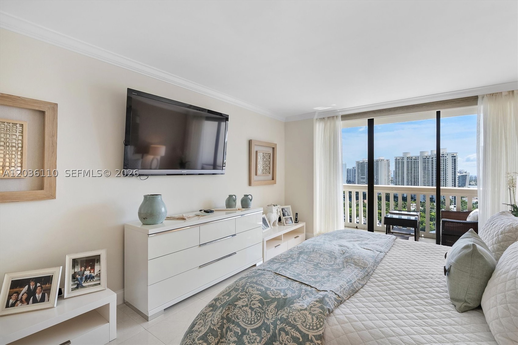 1000 W Island Blvd #2307, Aventura FL 33160