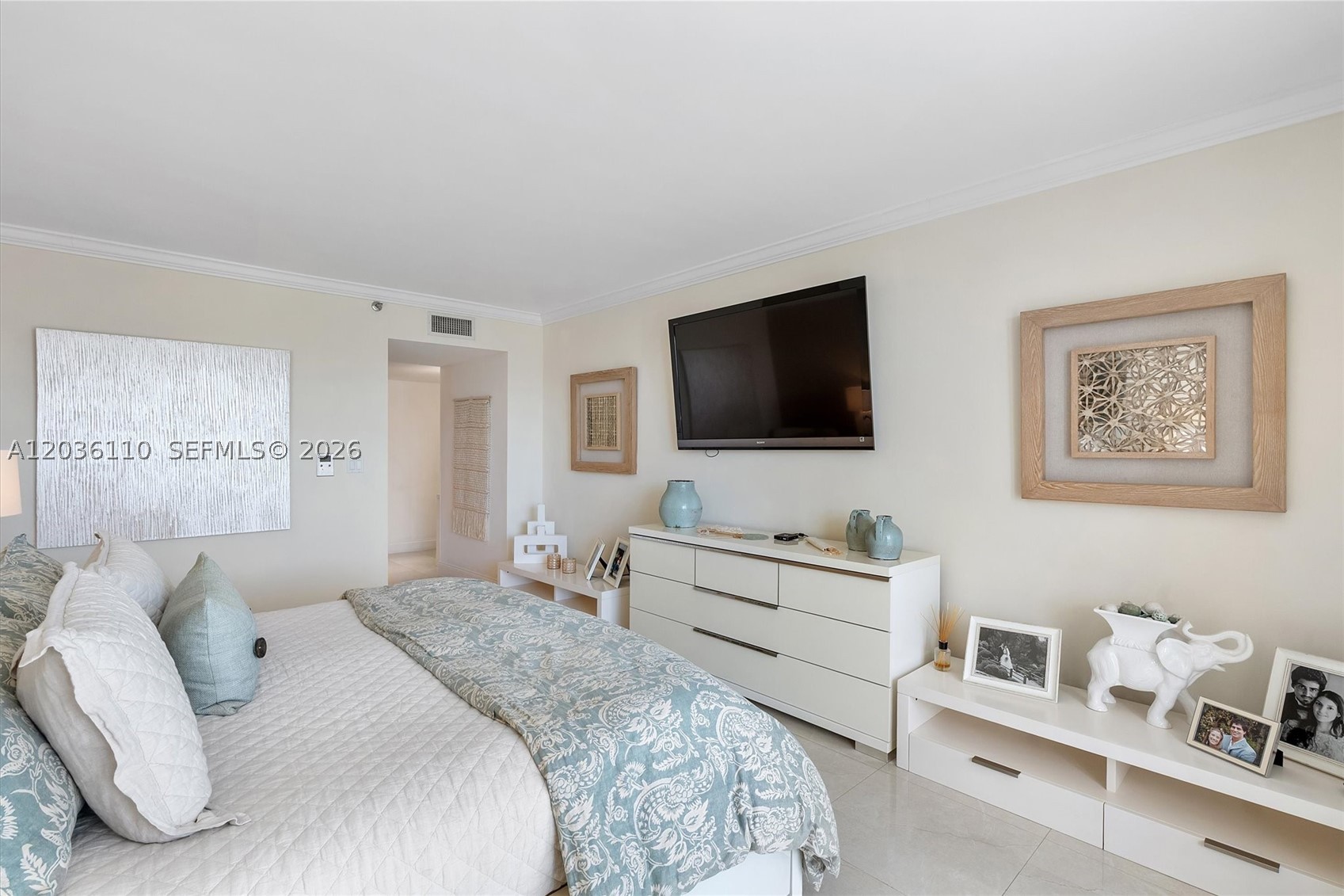 1000 W Island Blvd #2307, Aventura FL 33160