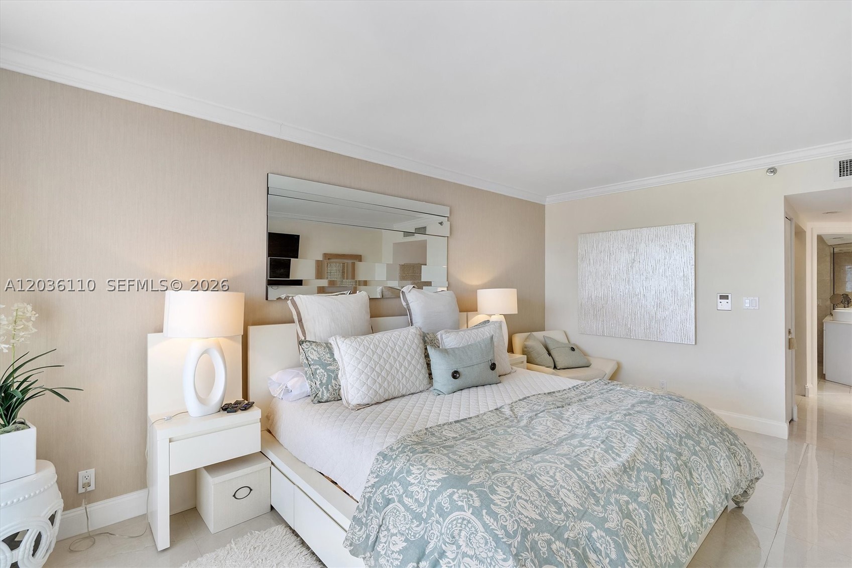 1000 W Island Blvd #2307, Aventura FL 33160