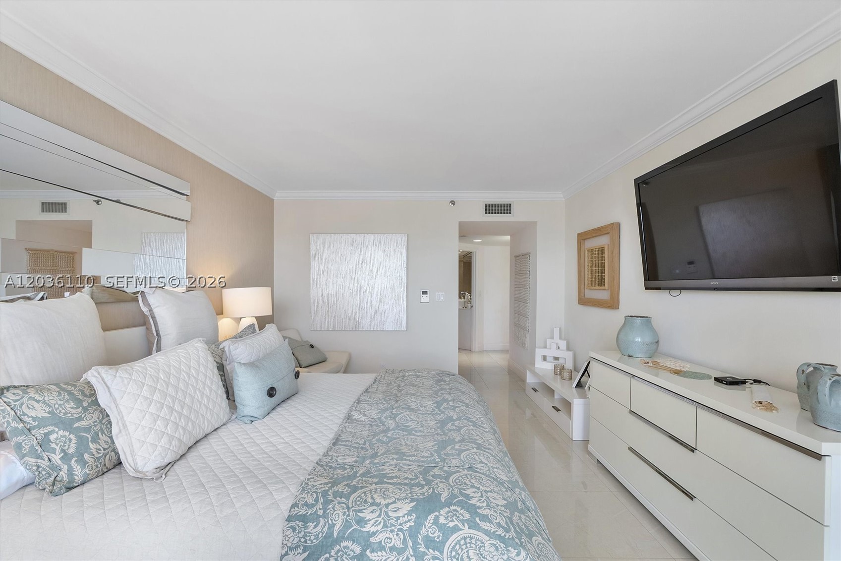 1000 W Island Blvd #2307, Aventura FL 33160