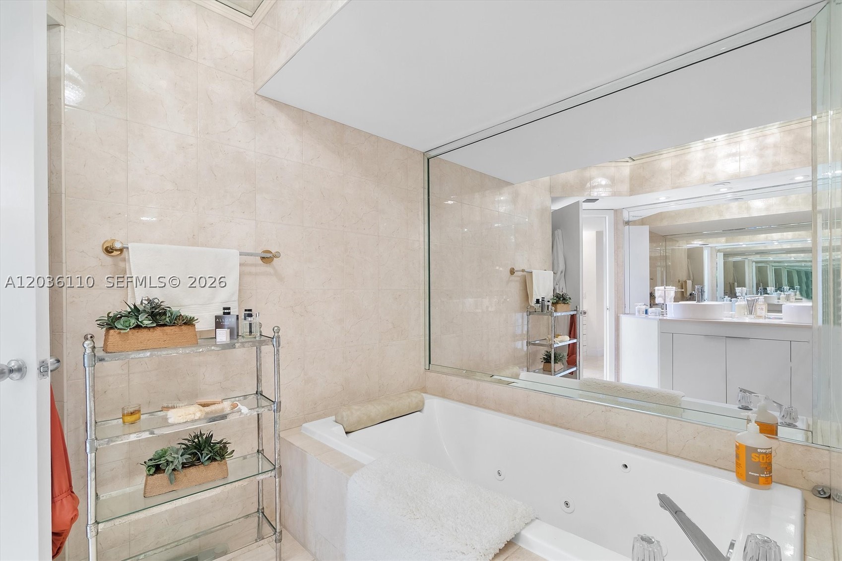 1000 W Island Blvd #2307, Aventura FL 33160