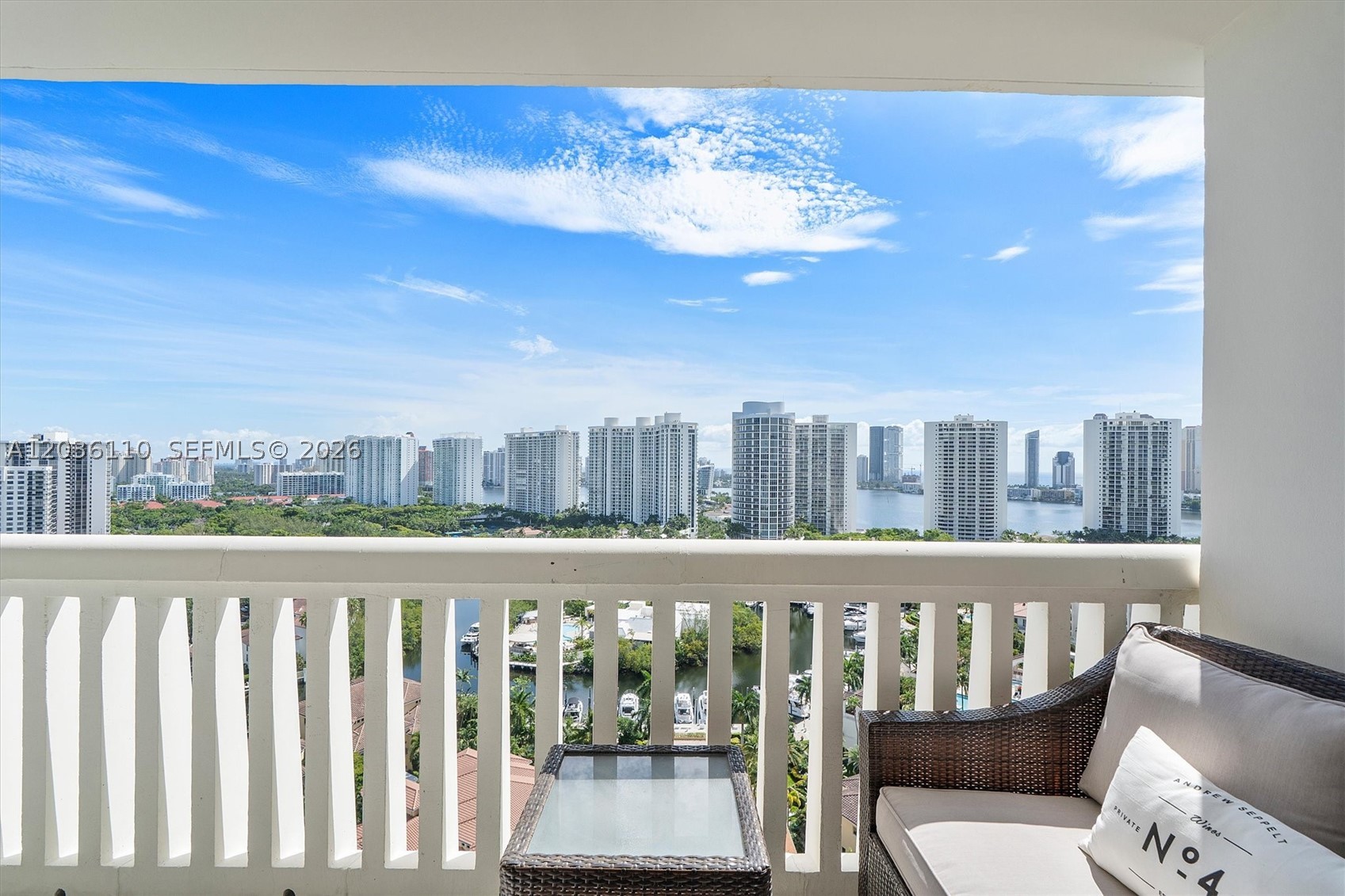 1000 W Island Blvd #2307, Aventura FL 33160