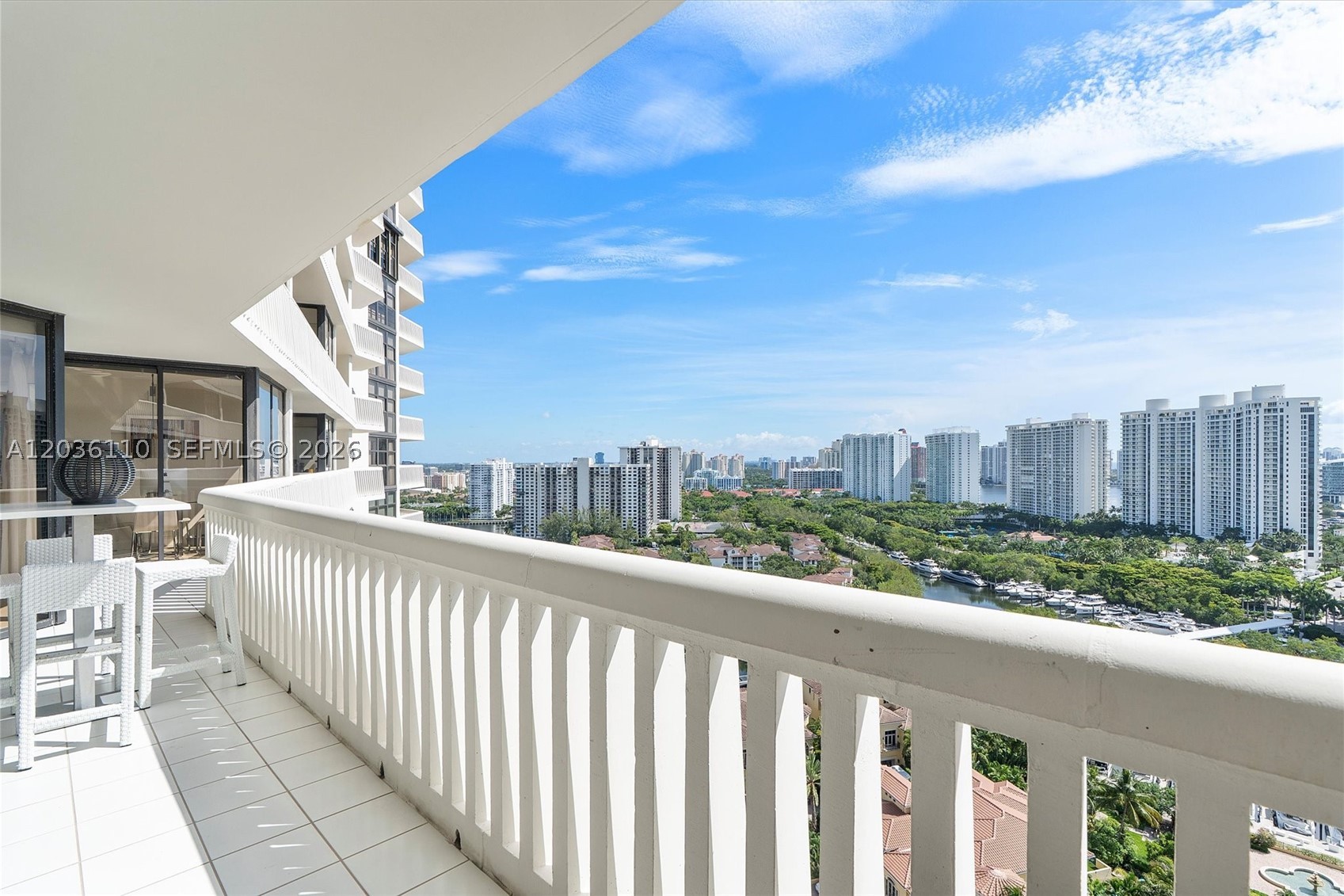 1000 W Island Blvd #2307, Aventura FL 33160