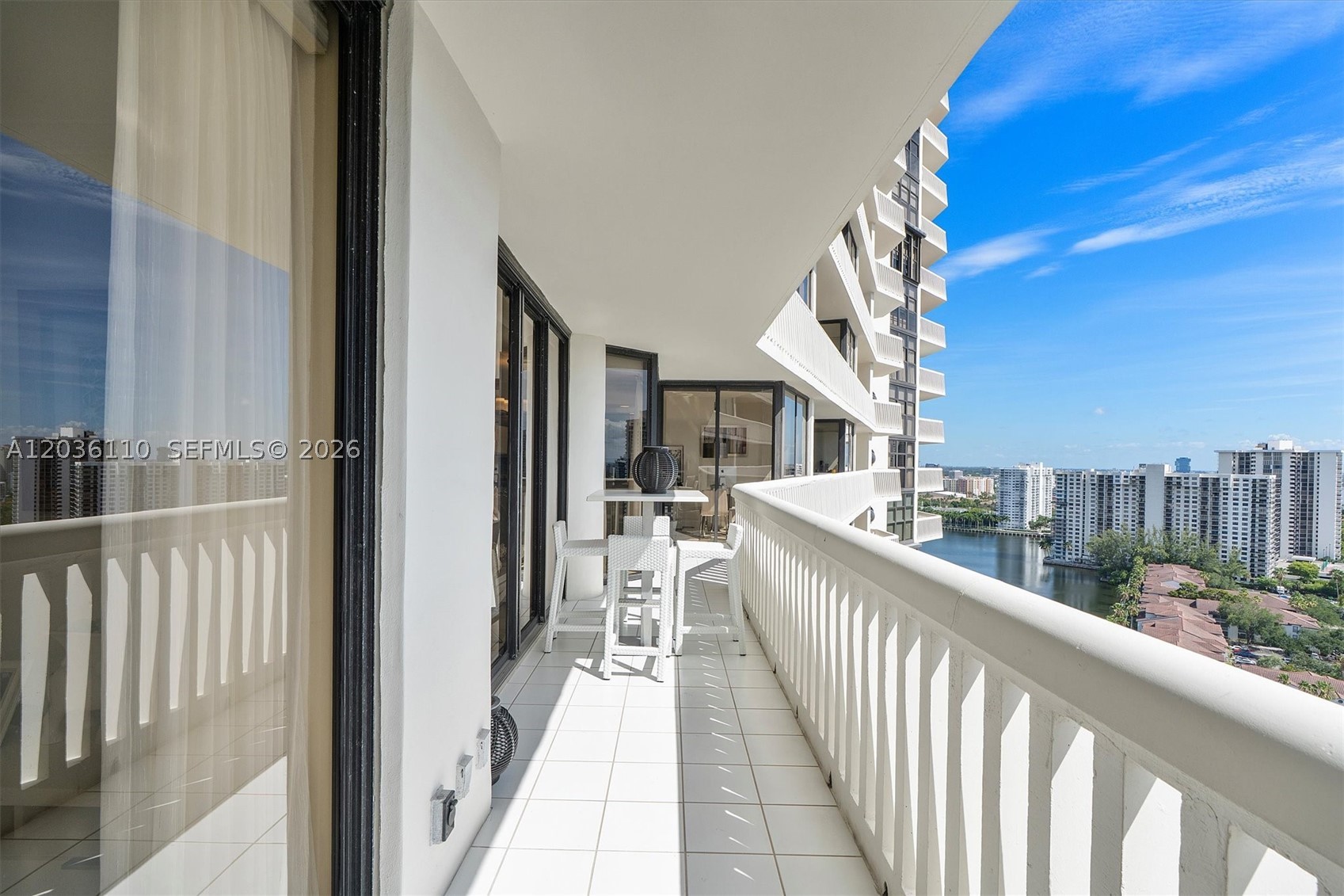 1000 W Island Blvd #2307, Aventura FL 33160