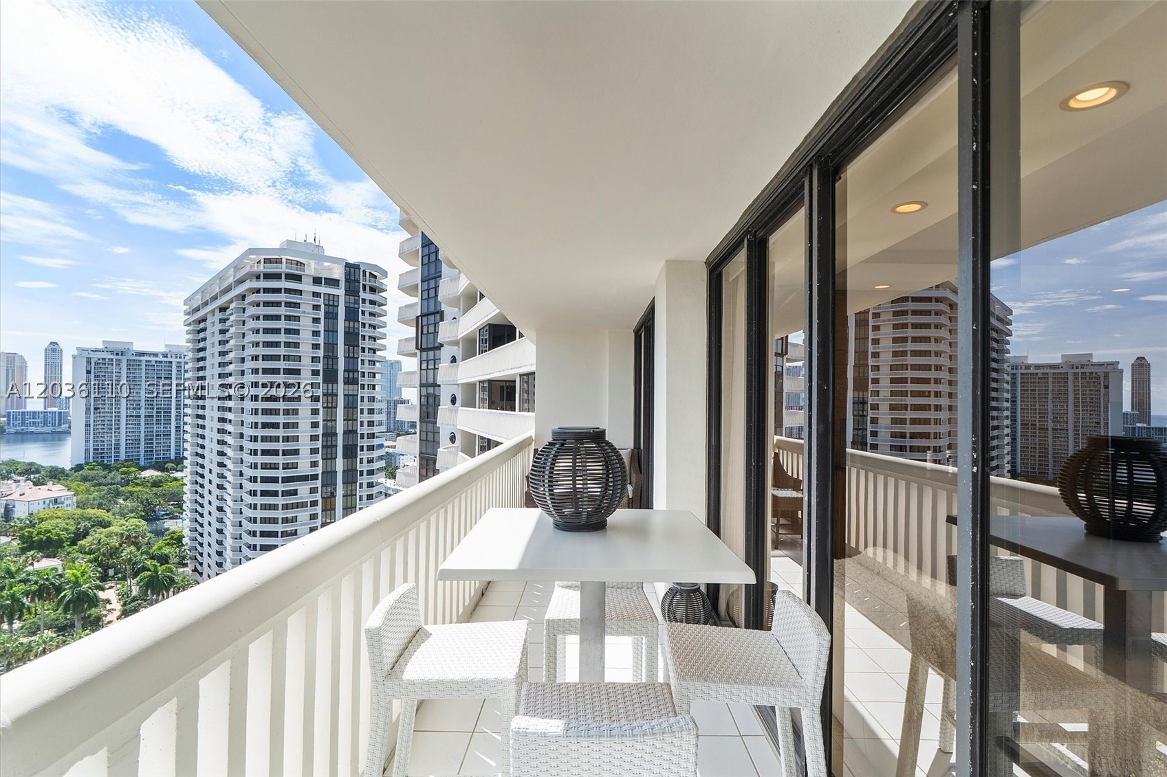1000 W Island Blvd #2307, Aventura FL 33160
