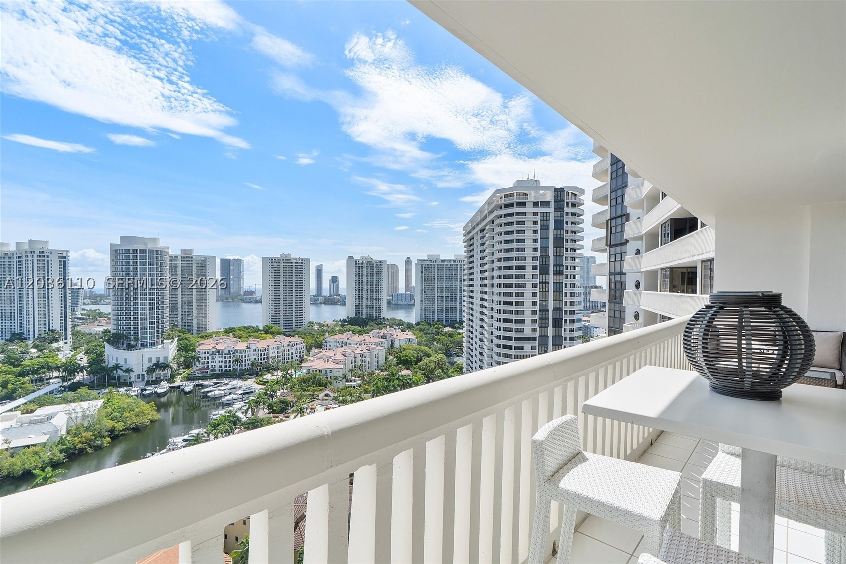 1000 W Island Blvd #2307, Aventura FL 33160