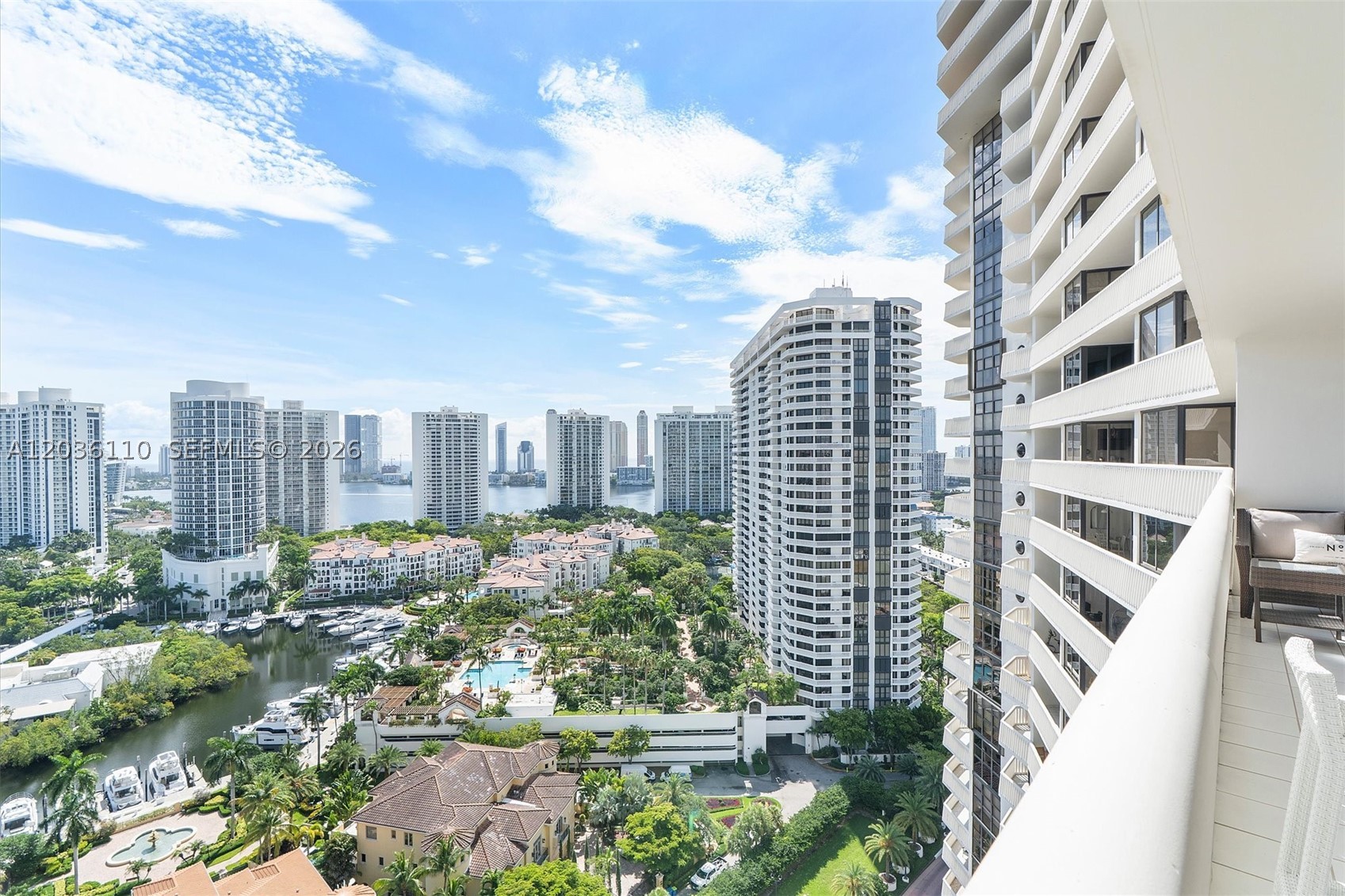 1000 W Island Blvd #2307, Aventura FL 33160