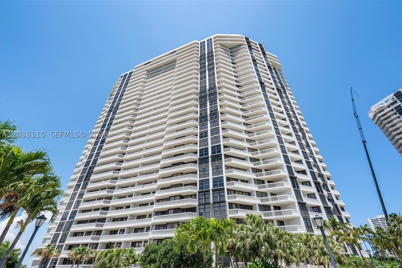 1000 W Island Blvd #2307, Aventura FL 33160