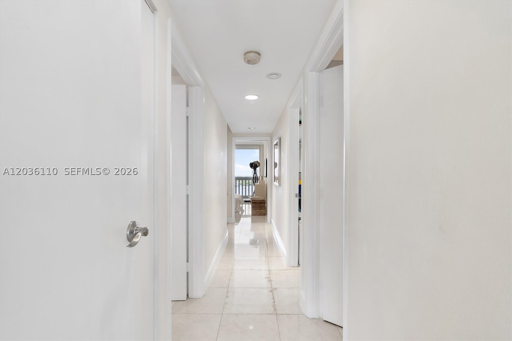 1000 W Island Blvd #2307, Aventura FL 33160