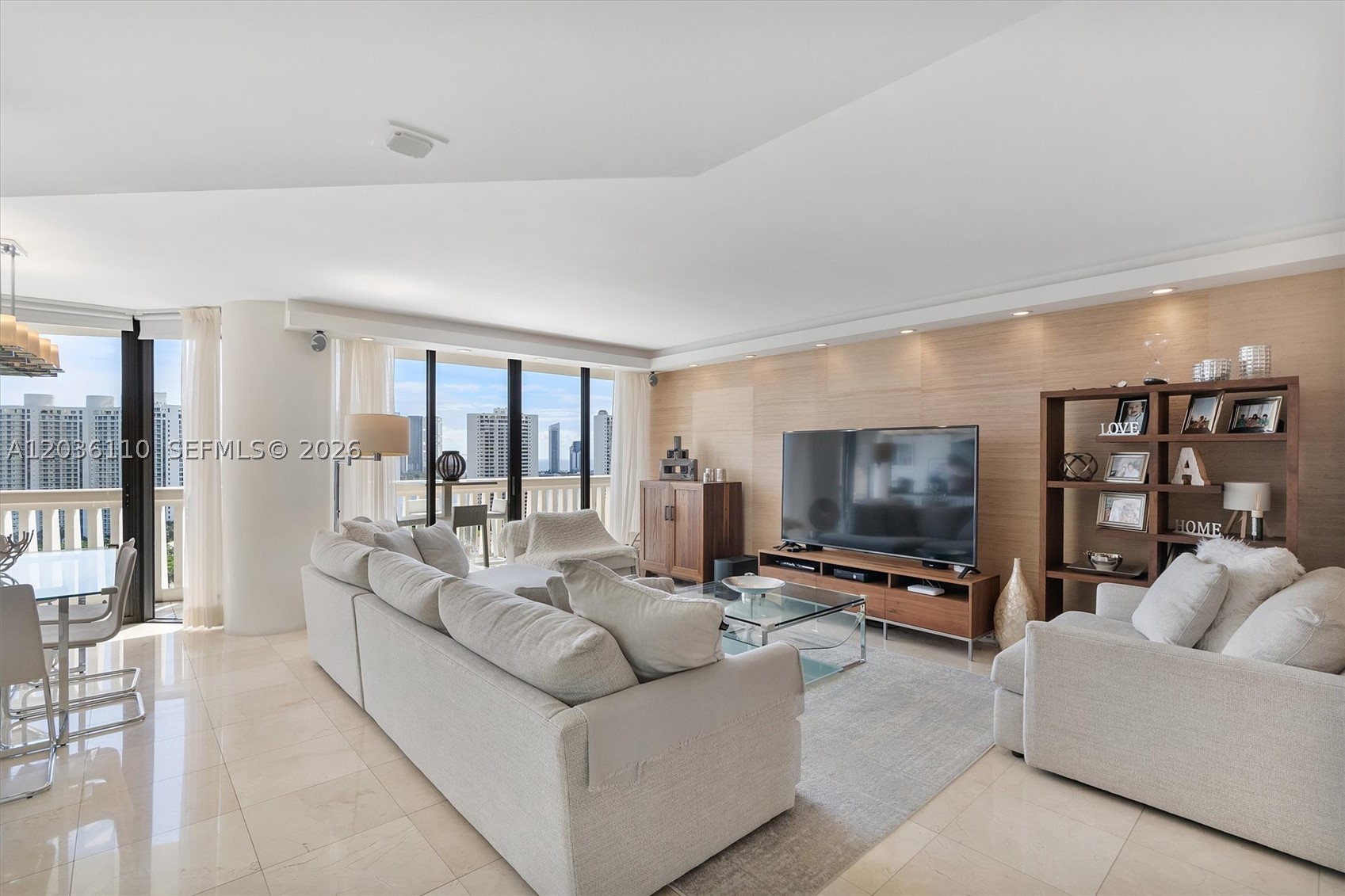 1000 W Island Blvd #2307, Aventura FL 33160