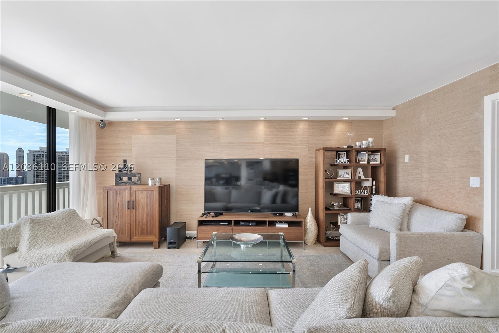 1000 W Island Blvd #2307, Aventura FL 33160
