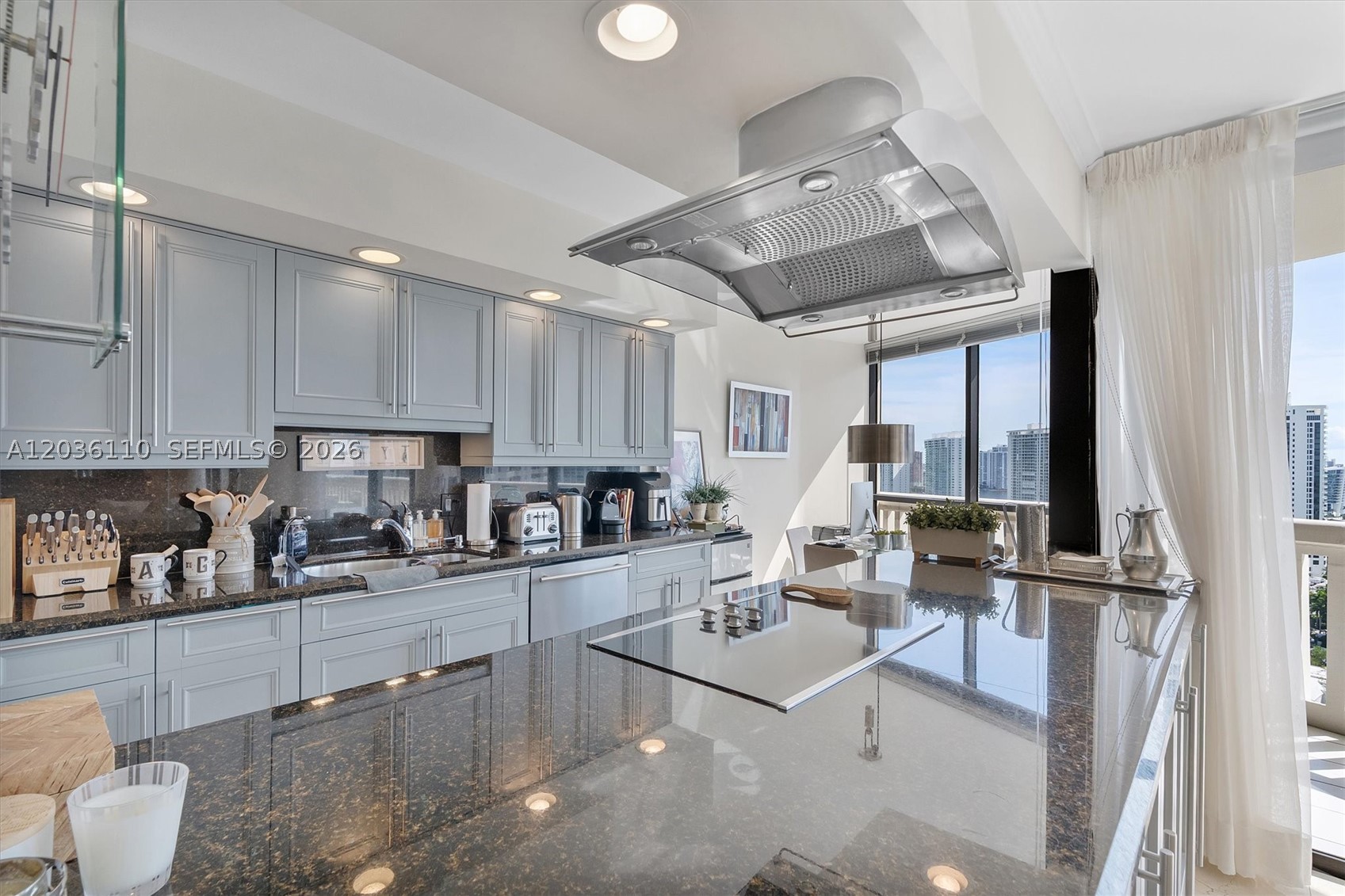 1000 W Island Blvd #2307, Aventura FL 33160