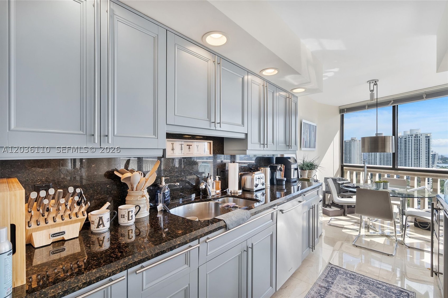 1000 W Island Blvd #2307, Aventura FL 33160