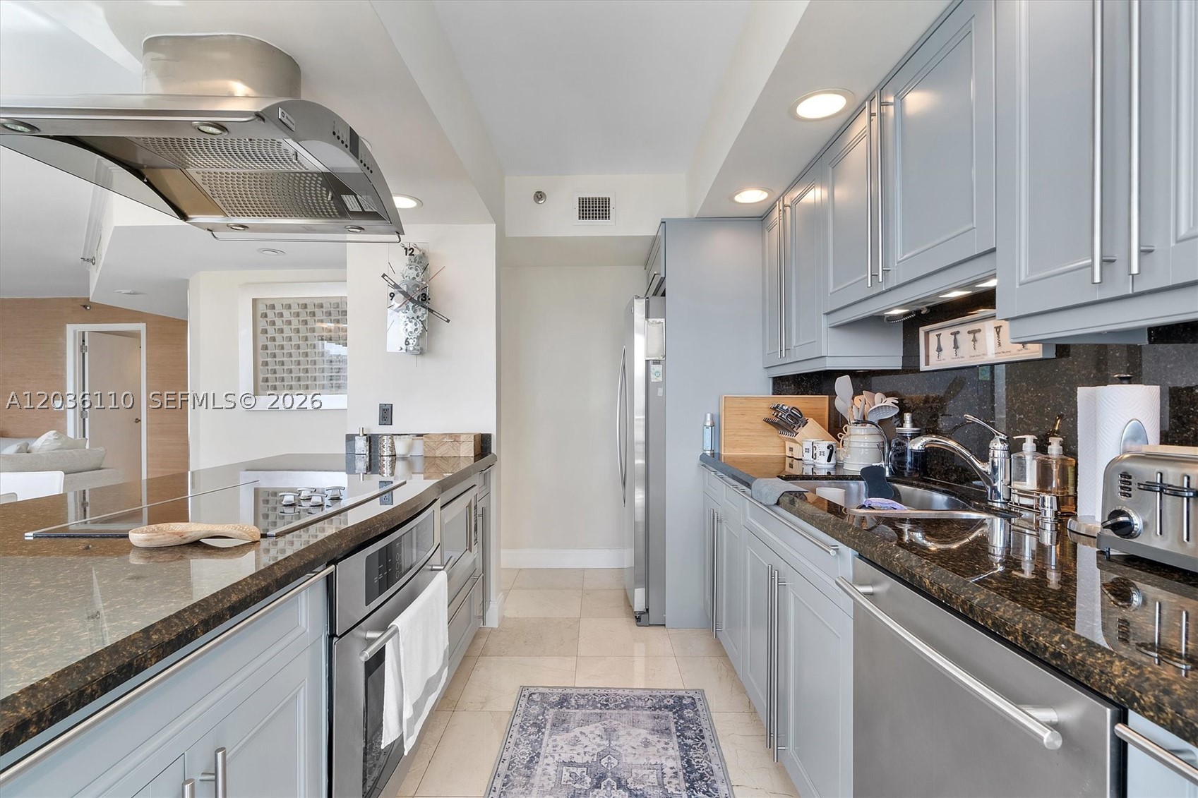 1000 W Island Blvd #2307, Aventura FL 33160