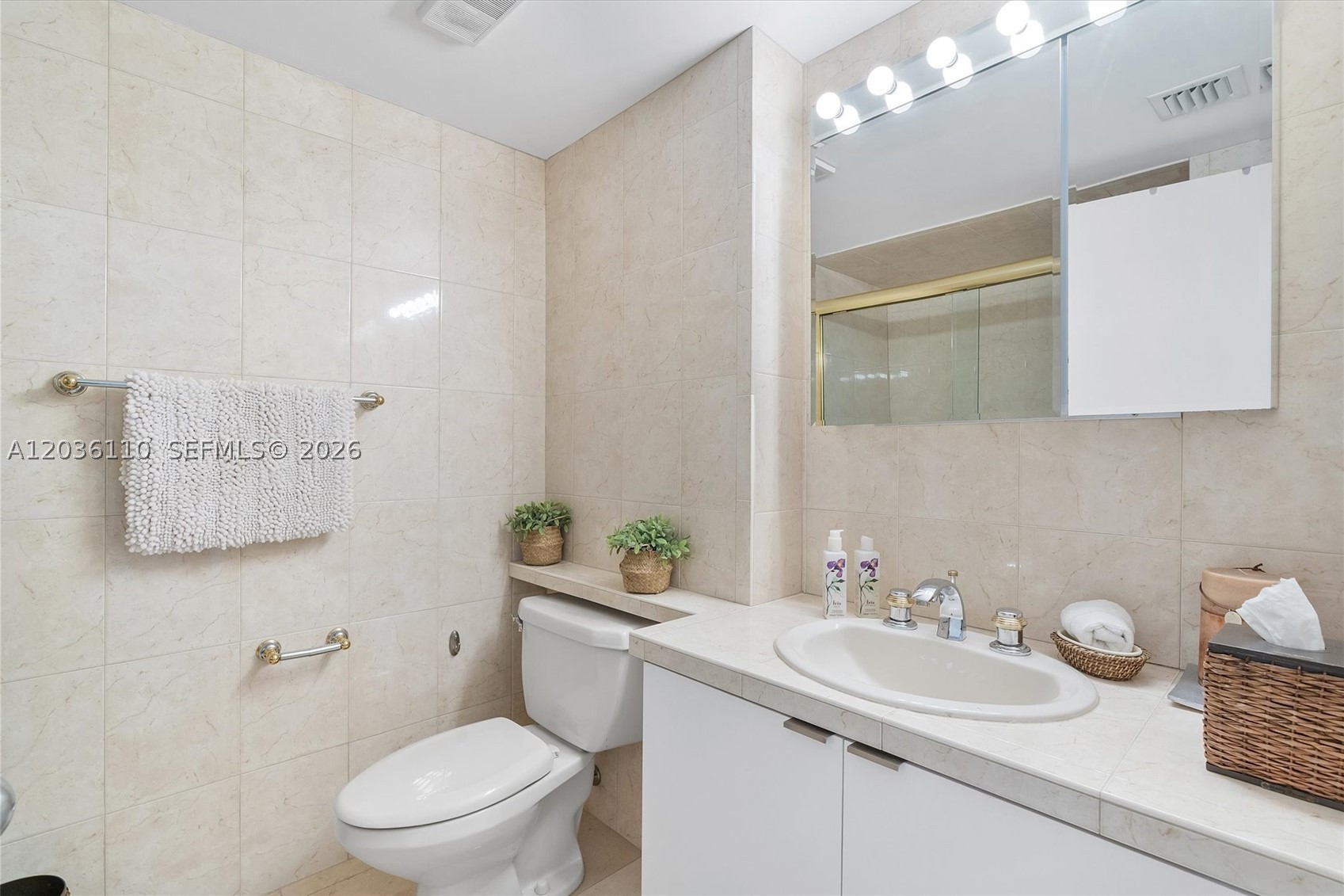1000 W Island Blvd #2307, Aventura FL 33160