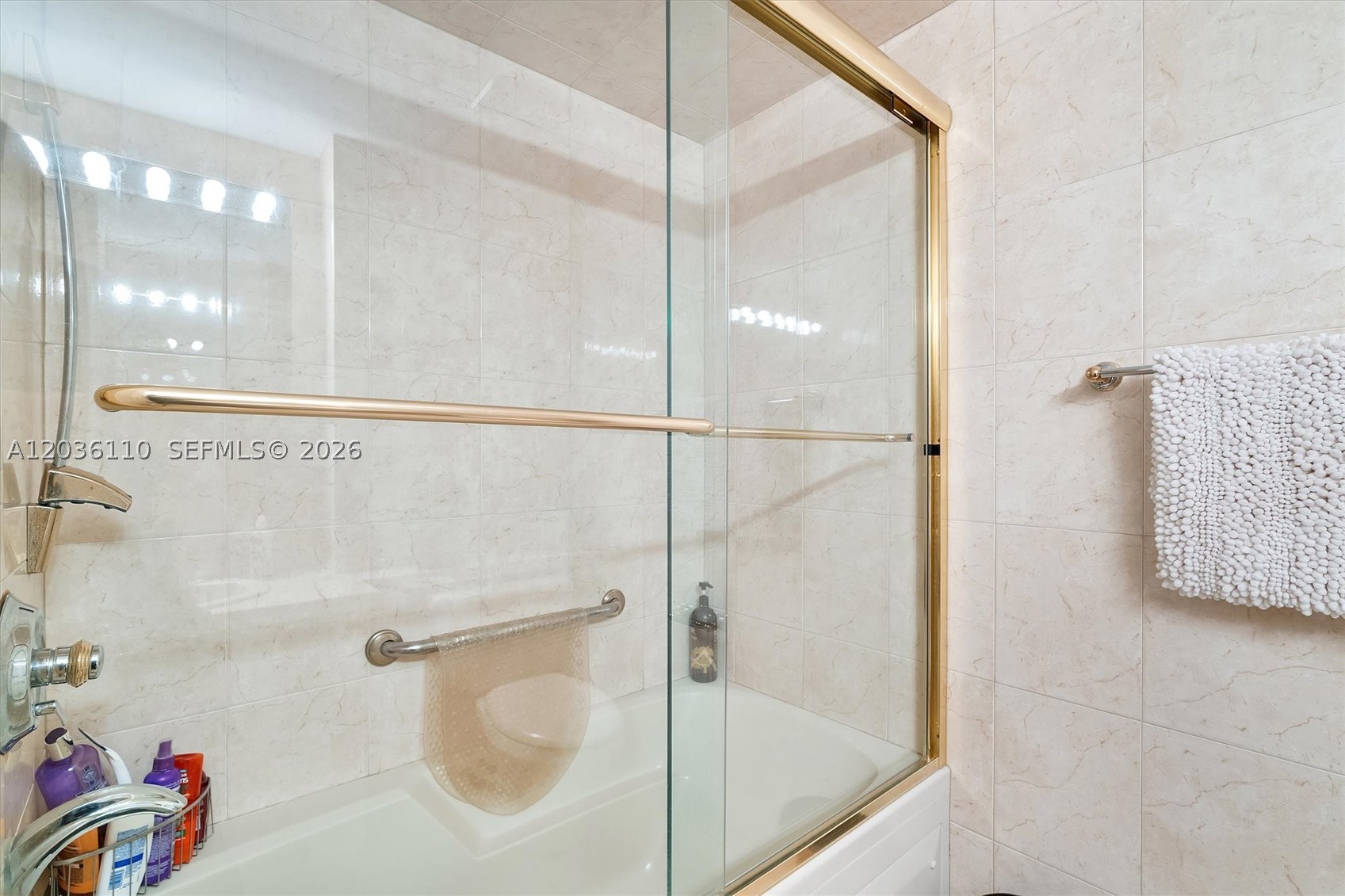 1000 W Island Blvd #2307, Aventura FL 33160