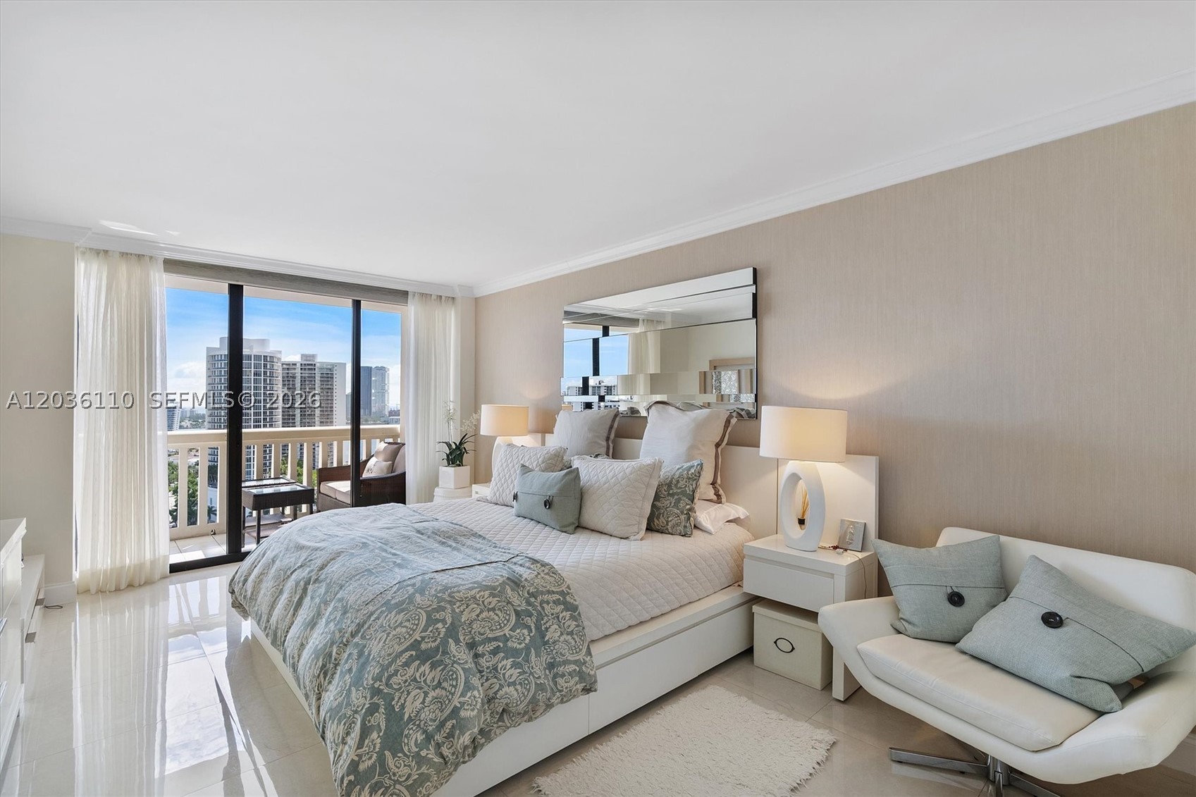 1000 W Island Blvd #2307, Aventura FL 33160