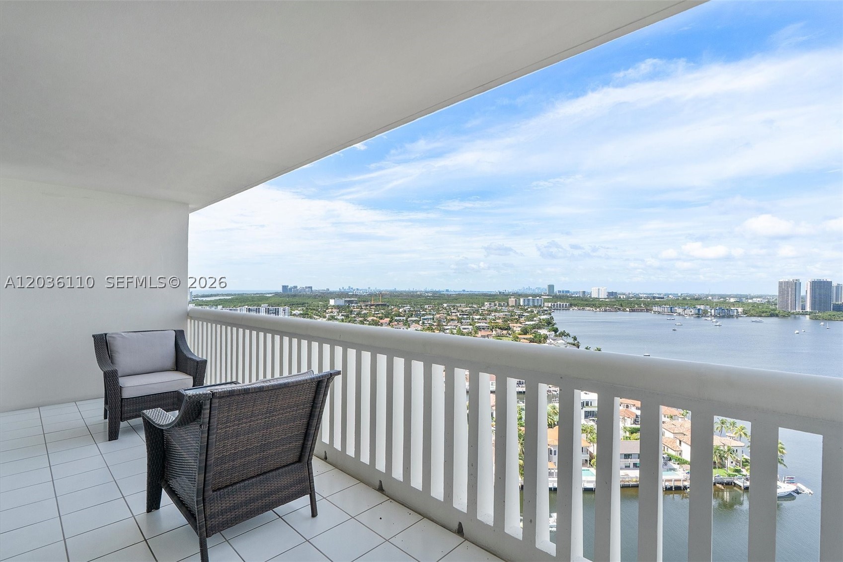 1000 W Island Blvd #2307, Aventura FL 33160