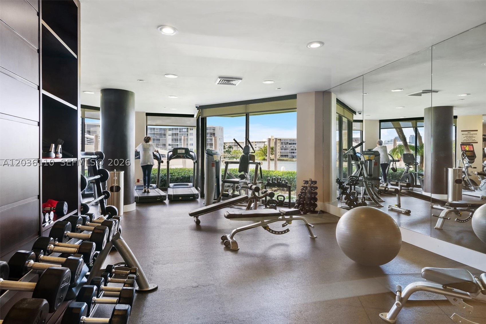 1000 W Island Blvd #2307, Aventura FL 33160
