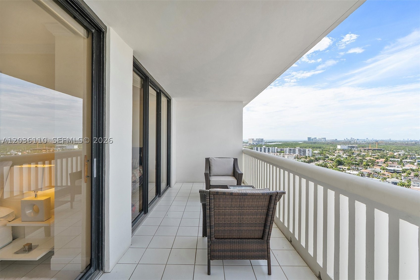 1000 W Island Blvd #2307, Aventura FL 33160