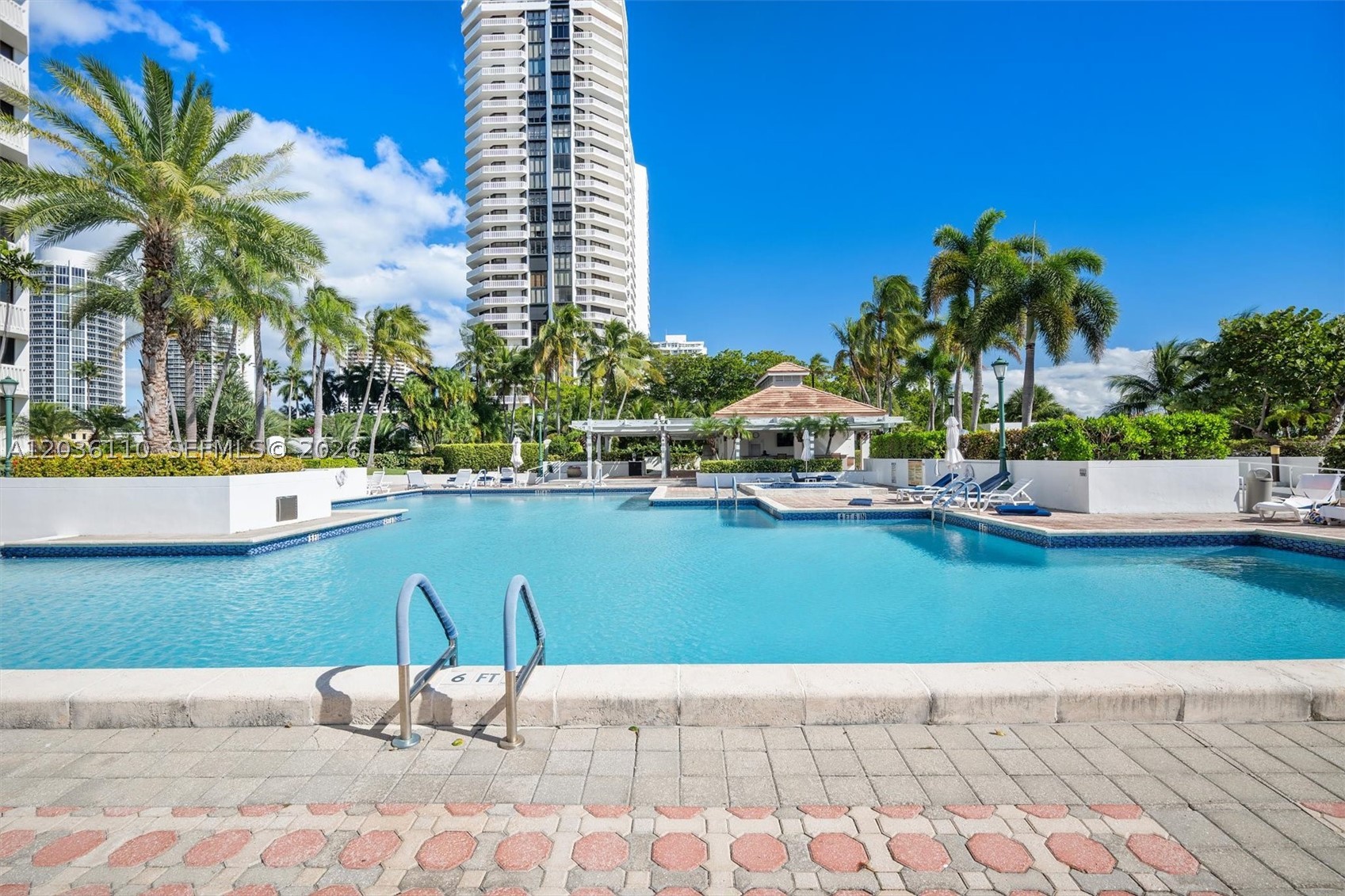 1000 W Island Blvd #2307, Aventura FL 33160