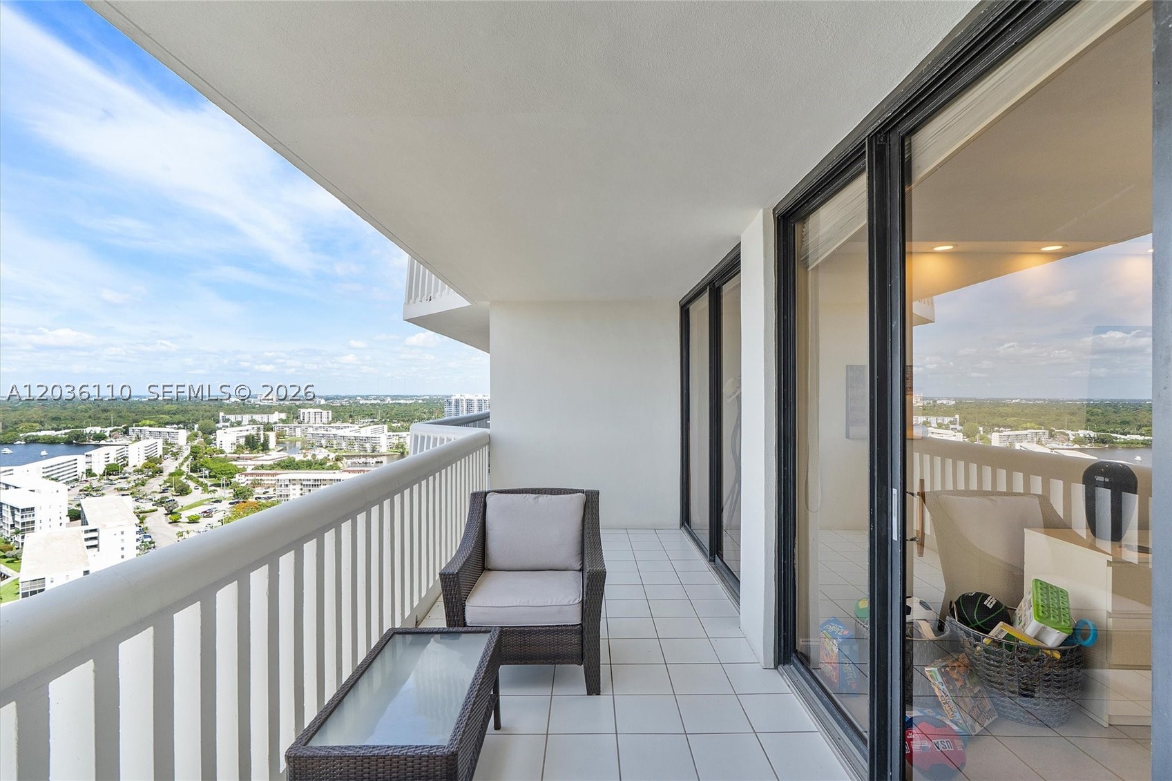 1000 W Island Blvd #2307, Aventura FL 33160